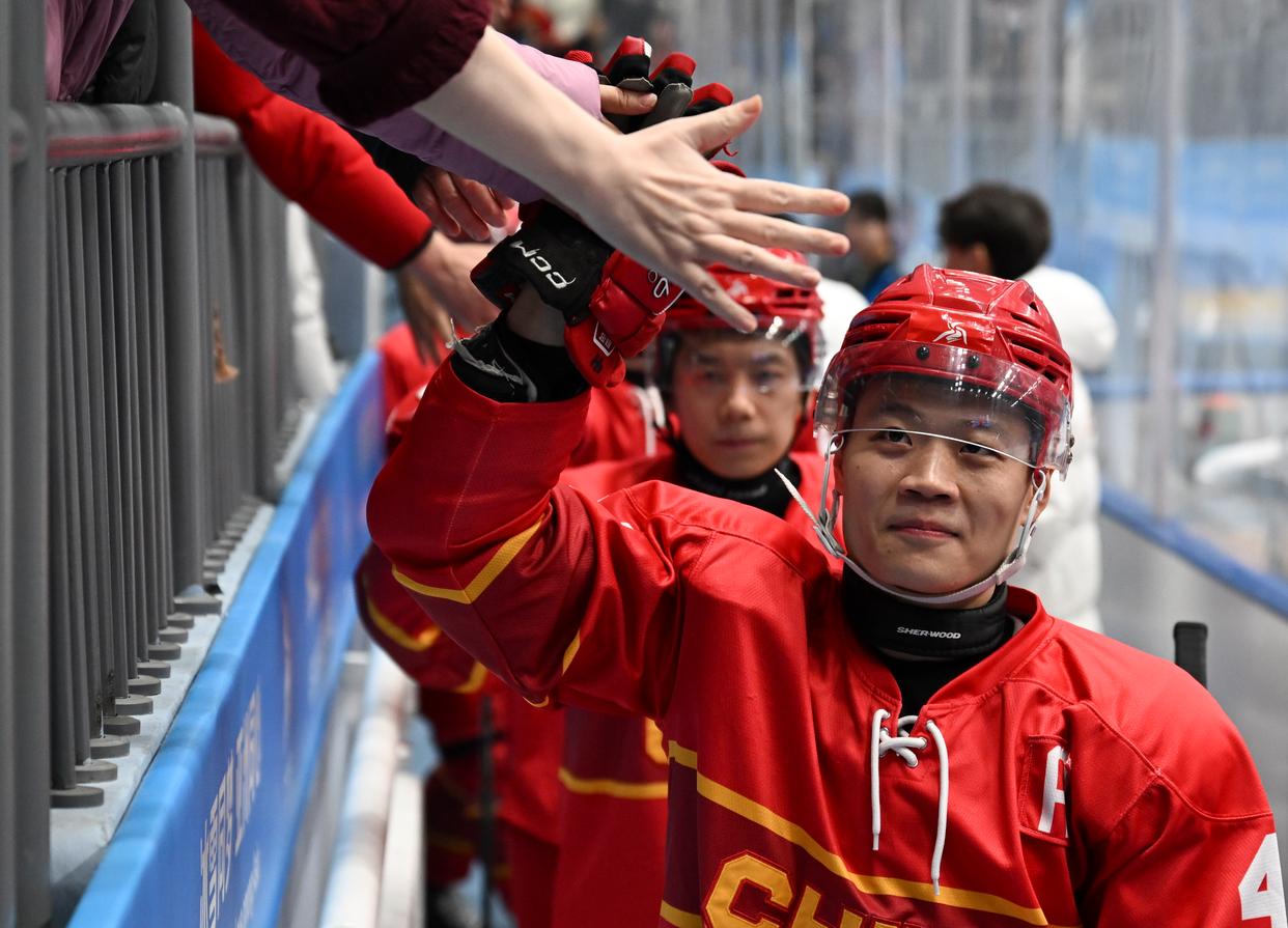 开云体育中国-冰球再创历史，冠军实至名归