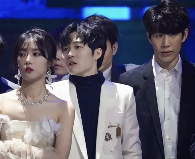 LPL明星选手受伤退赛，引发热议