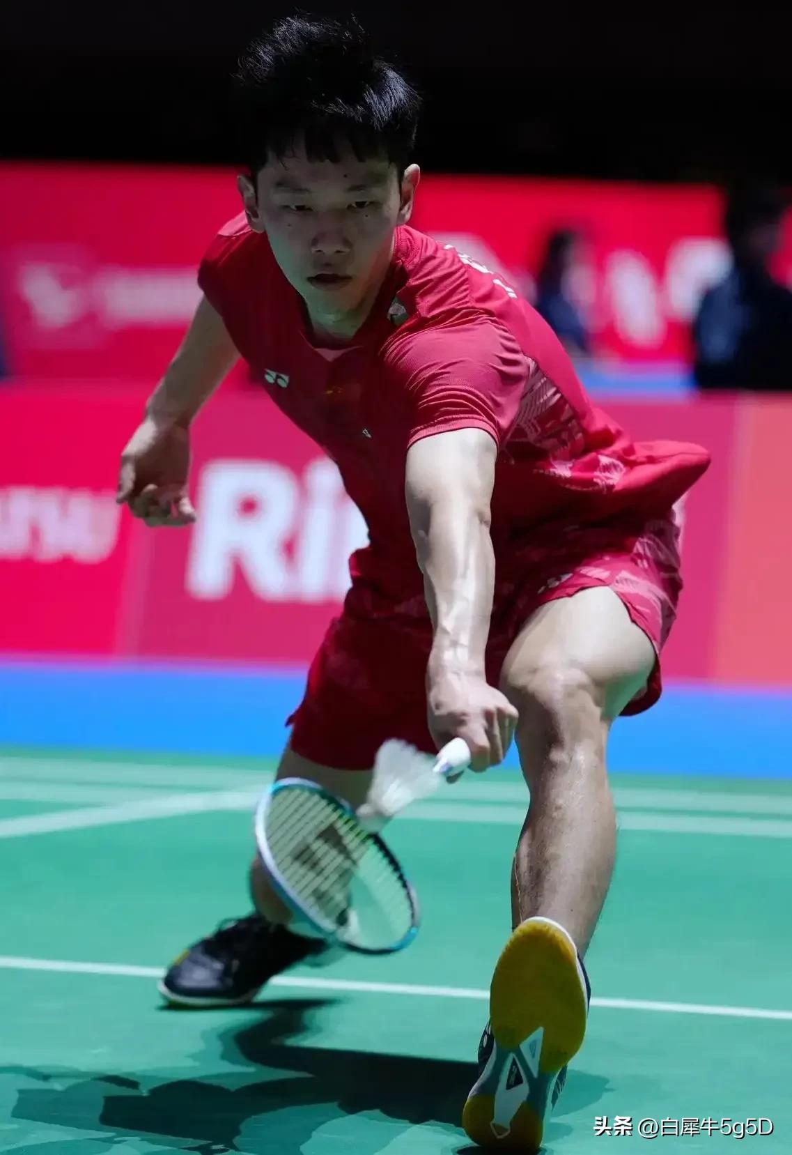 开云体育官网-羽毛球选手刷新世界纪录，震撼全场