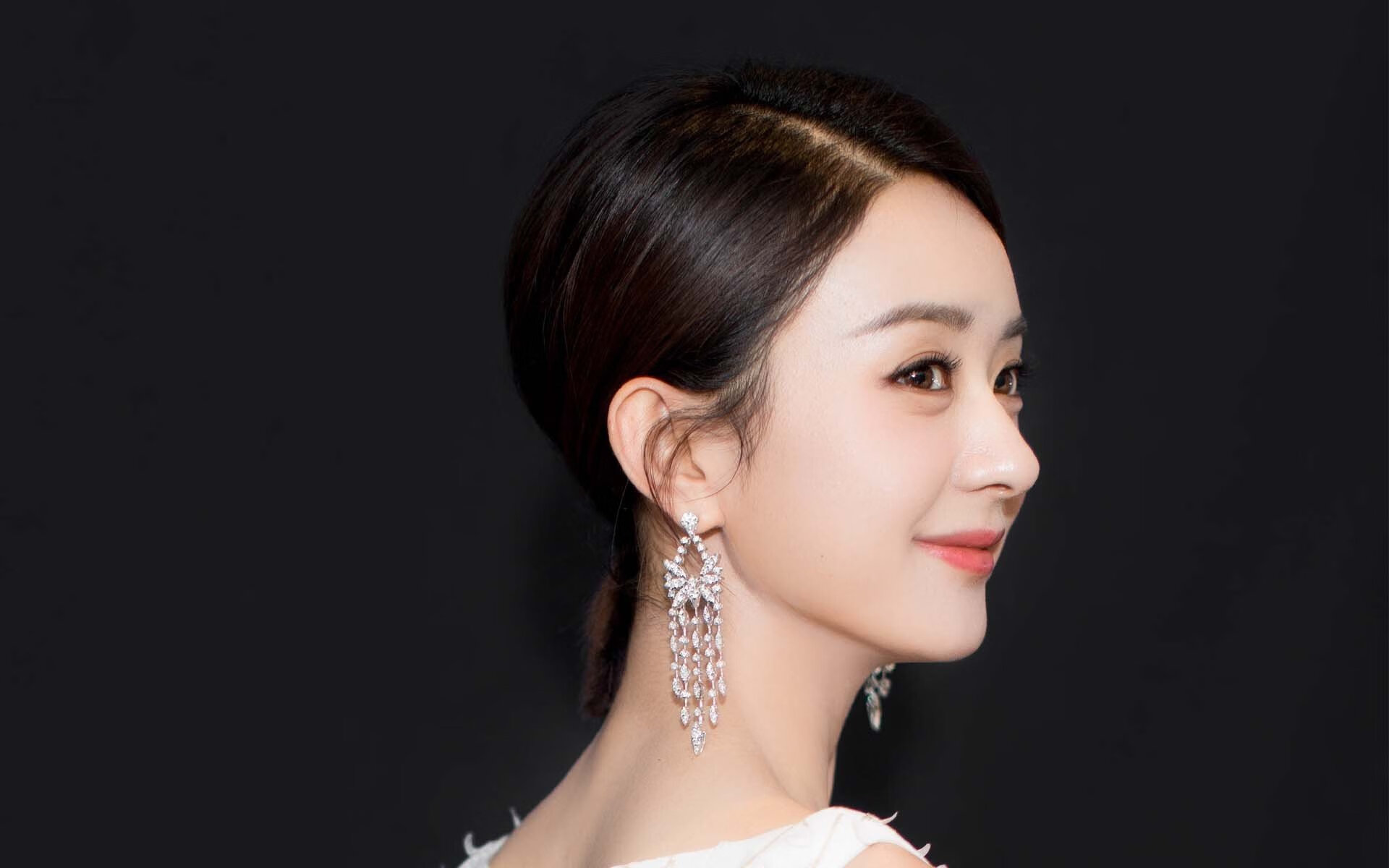 开云体育官网-克莱攻防两端如磐石定江山，爵士团队发力强势击沉快船