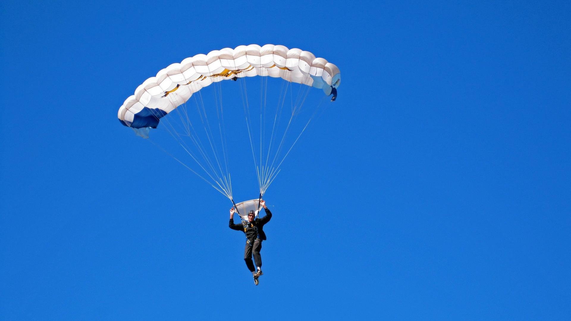 双核引擎，F1街道赛之夜与卡塞米罗的攻防转换艺术